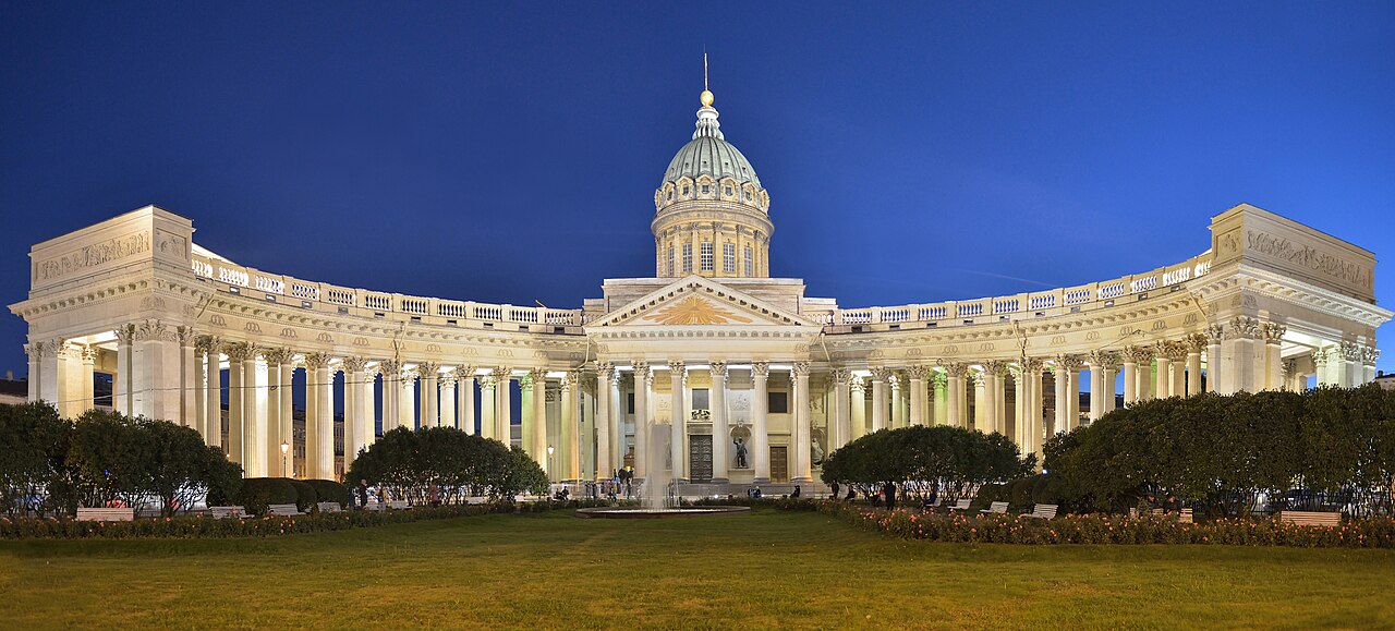 Санкт-Петербург, Адмиралтейский район, у Казанского собора
